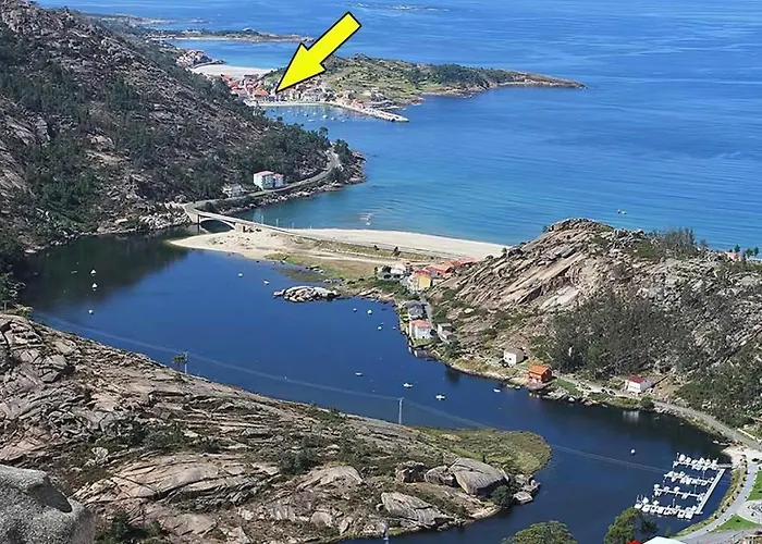 Апартаменты Acogedor Atico A Pie De Mar Y Montana. О-Пиндо